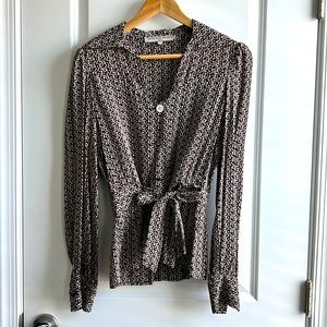 Adorable What Goes Around Comes Around blouse.